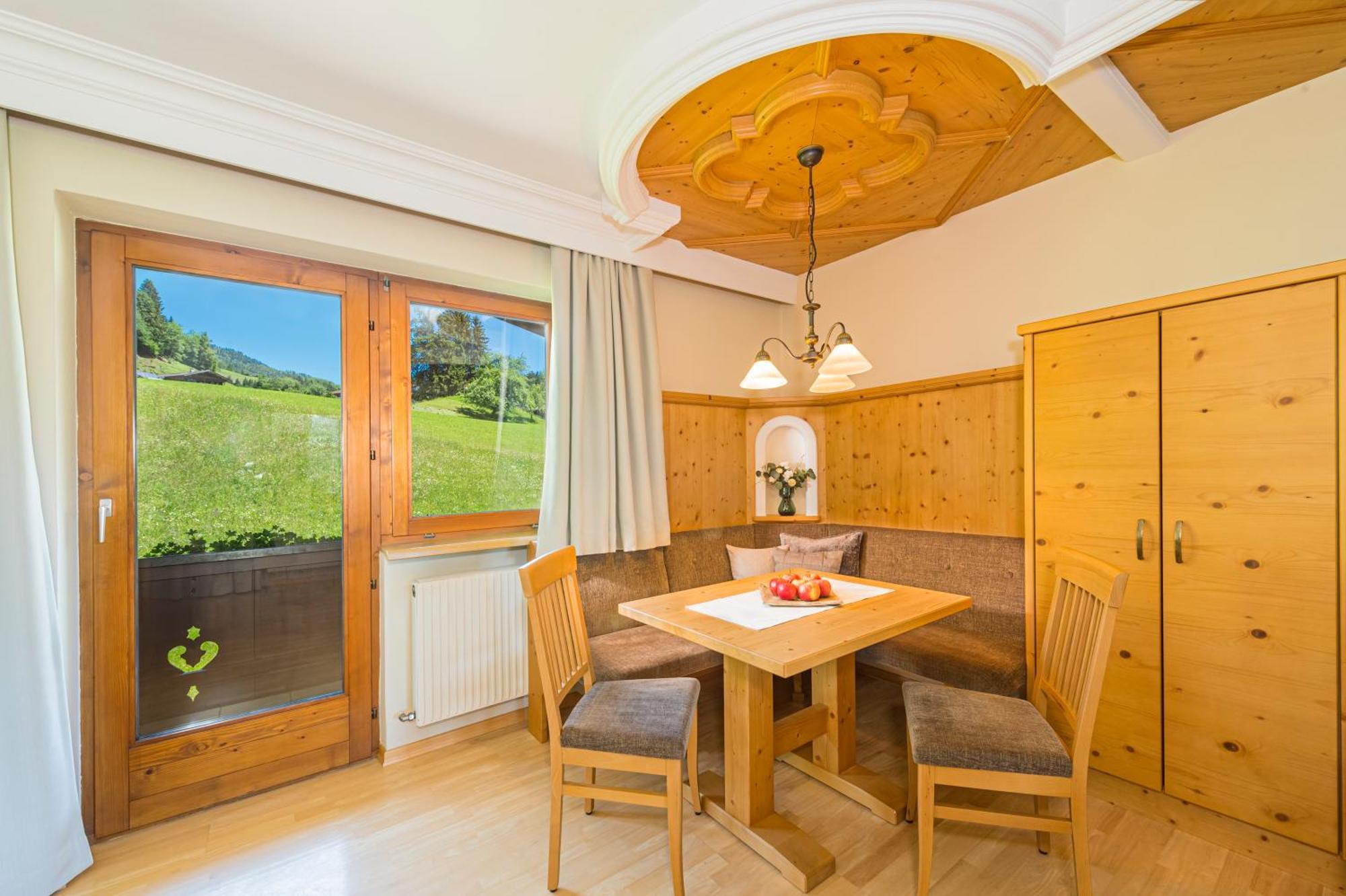 Apartments Tirolerhaus Kössen Стая снимка