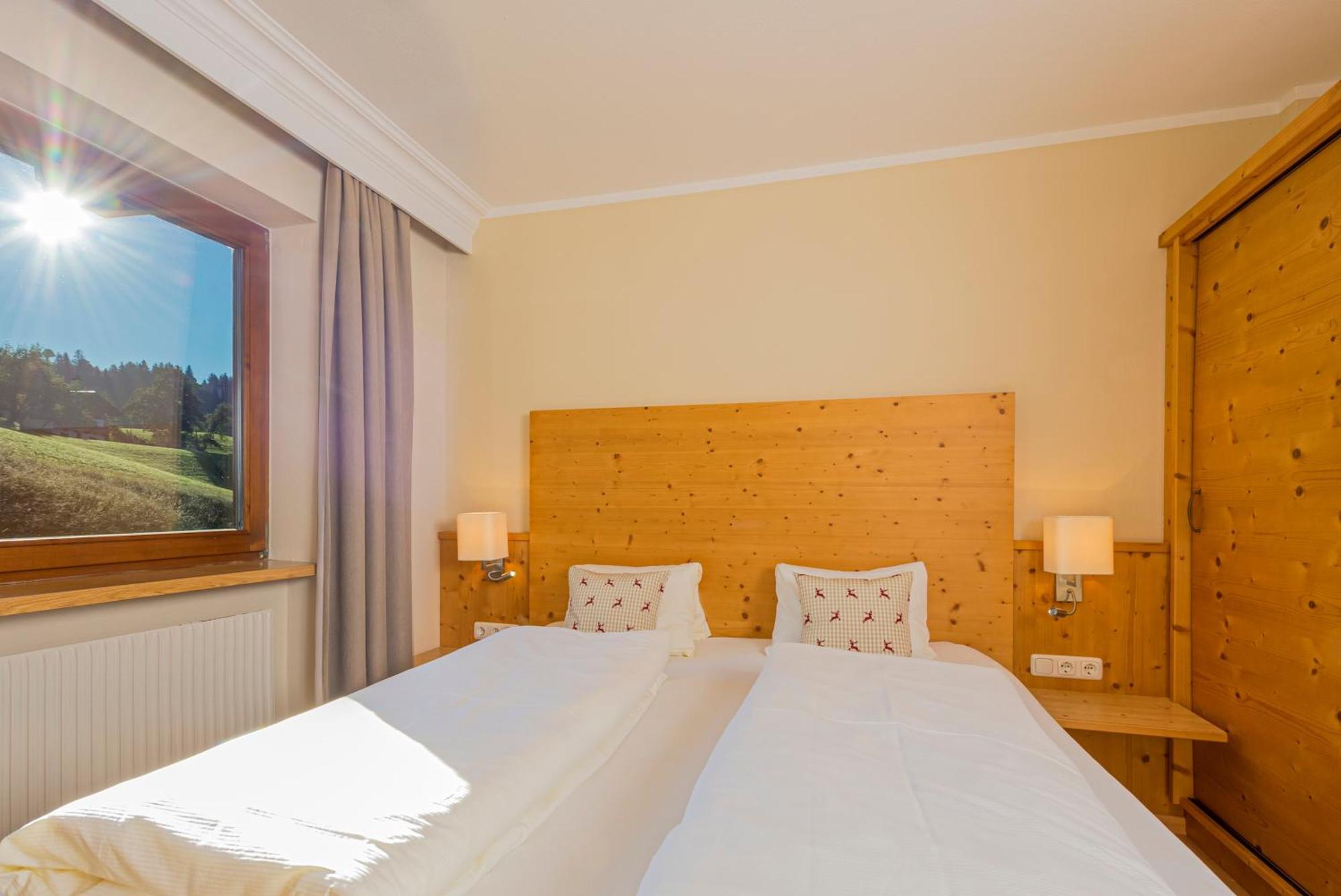 Apartments Tirolerhaus Kössen Стая снимка