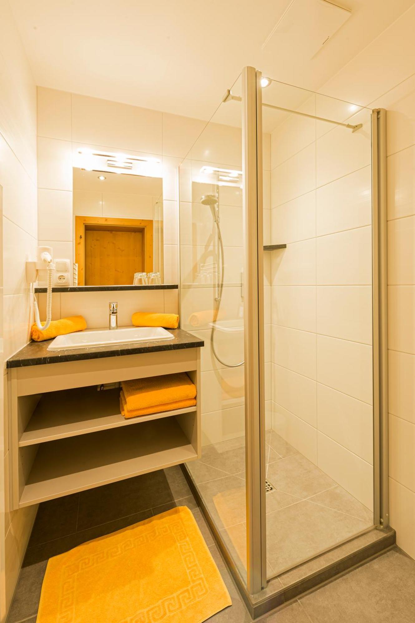 Apartments Tirolerhaus Kössen Стая снимка